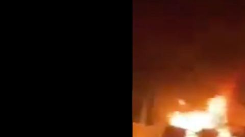 VIDEO: Narcos queman gasolinera, casas y autos tras batalla cerca de frontera con EE.UU.