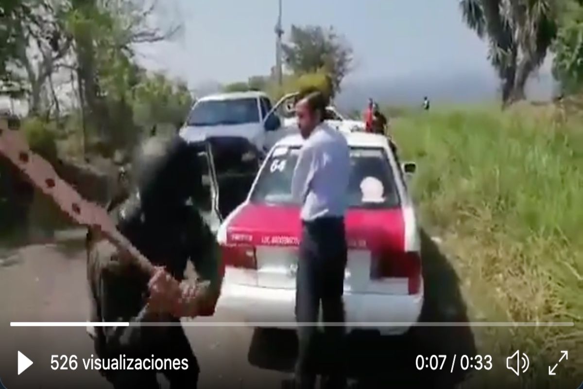 VIDEO: Narcos tablean brutalmente a taxistas, así los obligan a reportar  todo lo que ven - El Diario NY