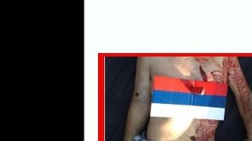 VIDEO: Sicarios del Mayo Zambada ejecutan a joven y le clavan bandera de Rusia