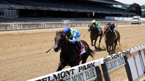 Acción del sábado en el hipódromo de Belmont Park, Nueva York.