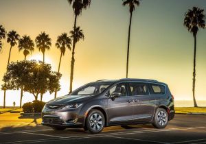 Retiran del mercado en Estados Unidos partida de Chrysler Pacifica Híbrida por riesgo de incendio “