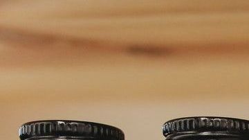 Una botella puede ser tu mejor arma contra las malas vibras.