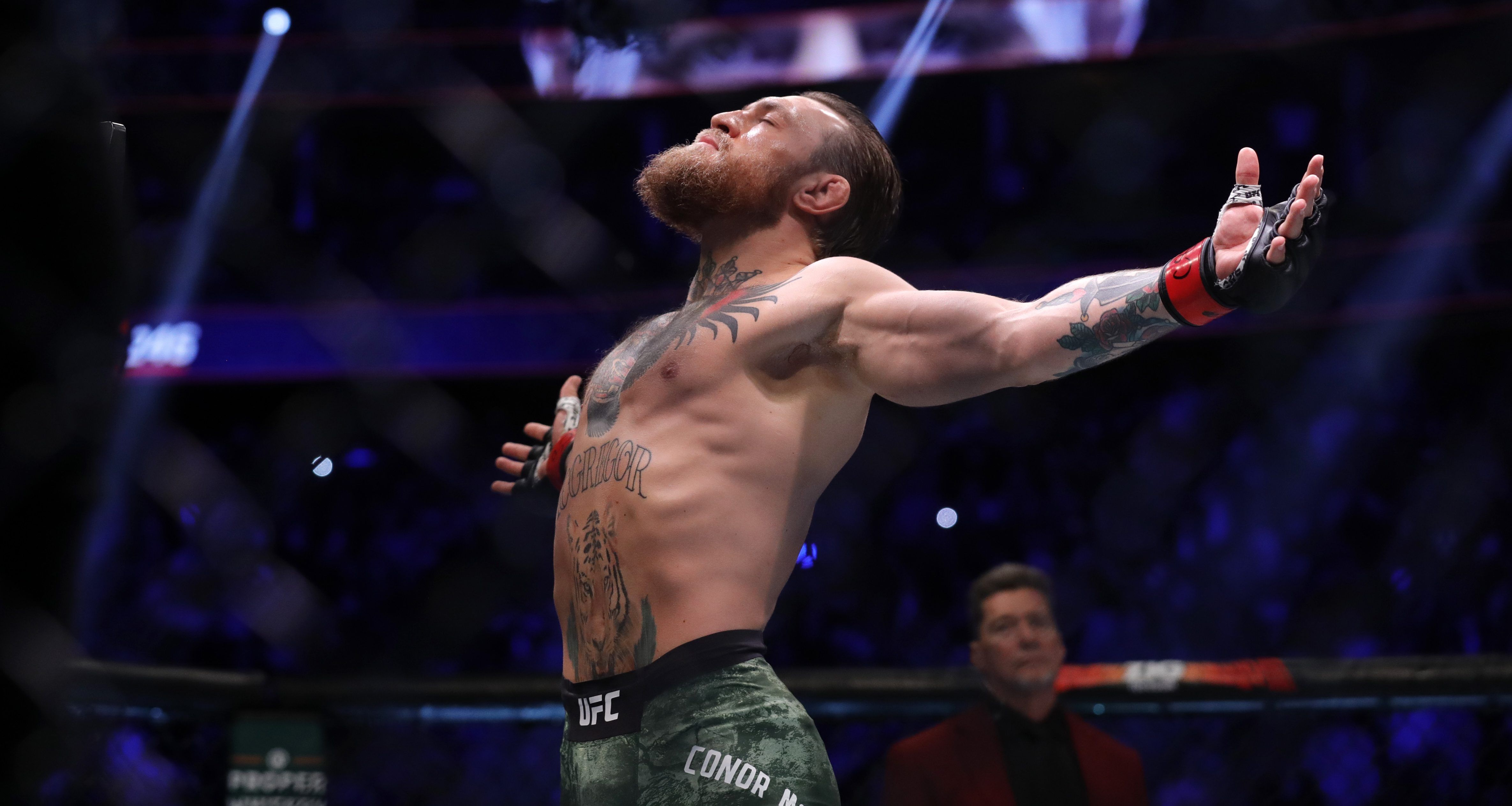 Conor McGregor Disfruta Su Retiro Mientras Pasea En Las Costas De ...