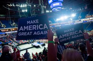 Bomberos de Tulsa revelan asistencia real del mitin de Trump. Campaña mintió