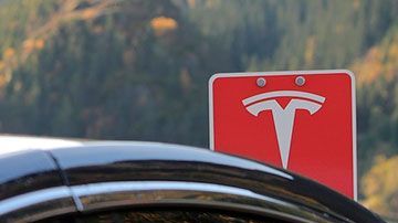 El Tesla Semi es tan grande que requiere de baterías igualmente grandes, por lo que el megacargador es ideal para abastecerlas de energía.