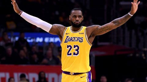 LeBron James también consiguió superar la barrera de los 32,000 puntos en la NBA con Los Angeles Lakers.