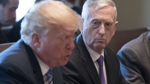 El presidente Donald Trump y el general Jim Mattis.