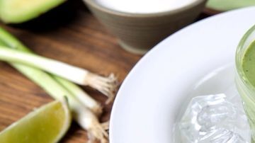 Sopa de aguacate fría