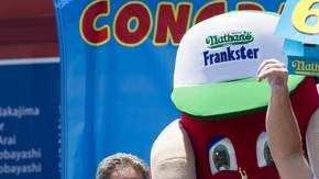 El 12 veces campeón de Nathan,  Joey Chestnut es uno de los favoritos de la competencia,