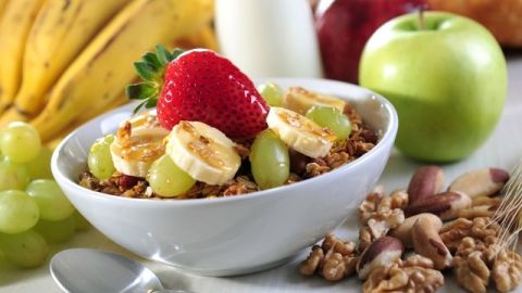 Las frutas  ayudan a controlar los síntomas del síndrome.