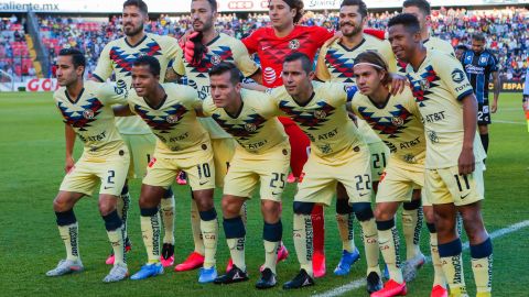 América con su uniforme tradicional.