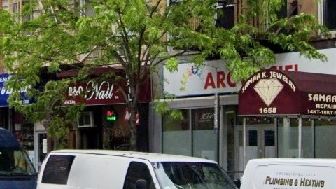 Robo en 1658 3rd Ave, UES