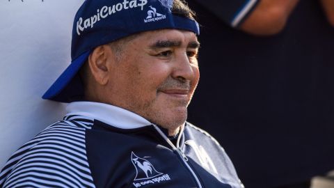 Maradona dirige al equipo Gimnasia Esgrima La Plata.