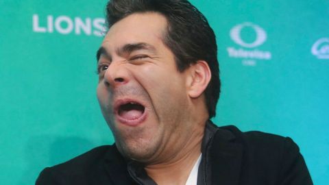 El comediante Omar Chaparro juega con sus seguidores
