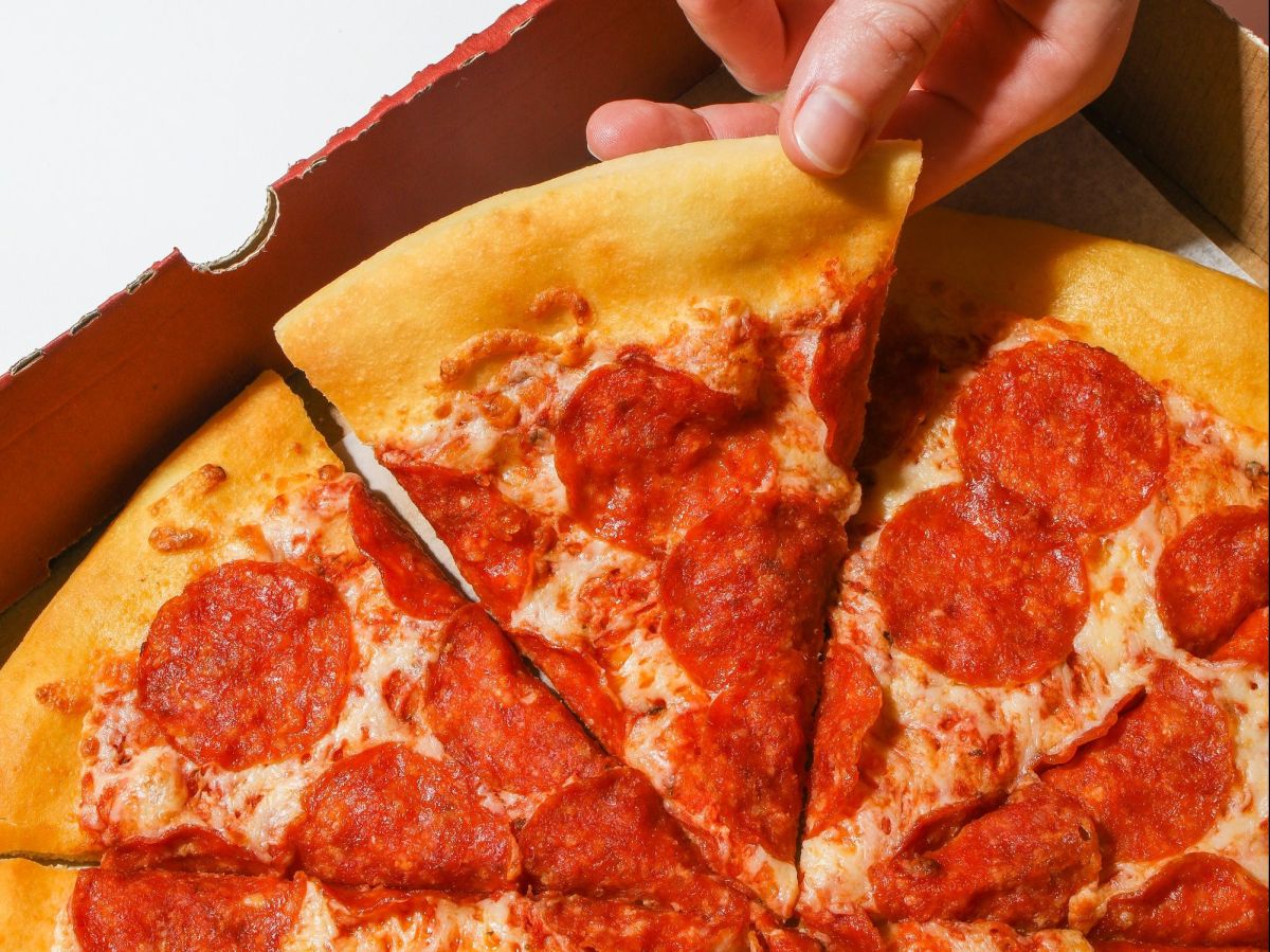 La USDA establece claros parámetros acerca de la conservación de alimentos perecederos como la pizza.