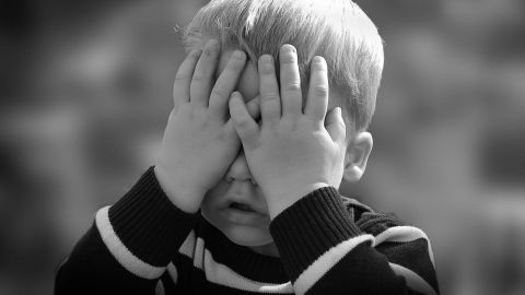 Aunque parece este el menor de los problemas en la familia, es momento de que comiences a proteger la visión de tus hijos durante esta pandemia.