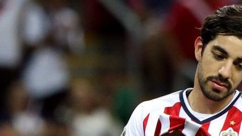 Rodolfo Pizarro jugó varias temporadas en las Chivas de Guadalajara.