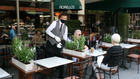 En pocos días los restaurantes tendrán el alivio de poder atender a más clientes en el interior.