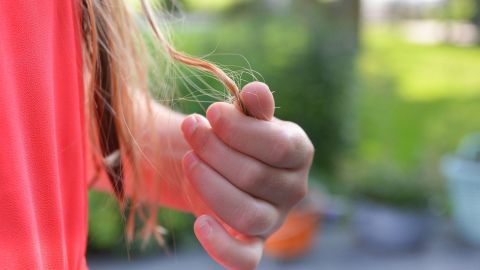 Conoce el significado de soñar que se te cae el cabello.