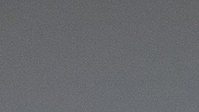 La pequeña se asusta cuando el suelo se mueve violentamente.