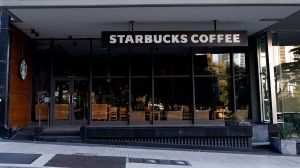 Starbucks pide a trabajadores que tomen días de licencia sin sueldo hasta septiembre por bajas ventas