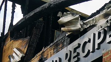 Quemaron el restaurante durante una protesta por la muerte de un hombre afroamericano a manos de un policía blanco.