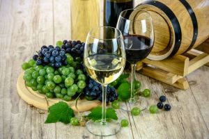 ¿Vino blanco o tinto? Descubre cuál es más saludable