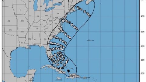 Pronóstico del Centro Nacional de Huracanes del huracán Isaías.