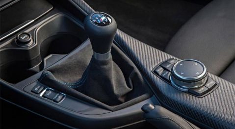 Los autos con transmisión manual facilitan el frenado con motor y de esta manera también ahorrar gasolina