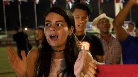 La suspensión de las elecciones municipales provocó protestas frente a las oficinas de la Junta Central Electoral.