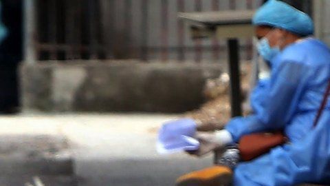 Algunos de los principales hospitales en Honduras han visto superada su capacidad ante el dramático aumento de casos de COVID-19.