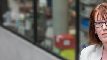 La profesora Gilbert y su equipo esperan tener la vacuna disponible pronto.