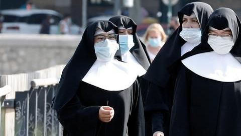 Aumenta la urgencia para el uso de mascarillas faciales.
