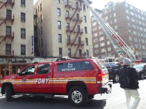Un muerto y varios heridos al incendiarse zapatería en Fashion District de Nueva York