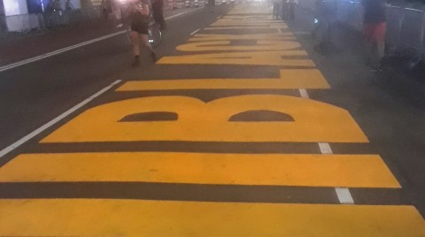Letrero BLM en 5ta Av de Manhattan.