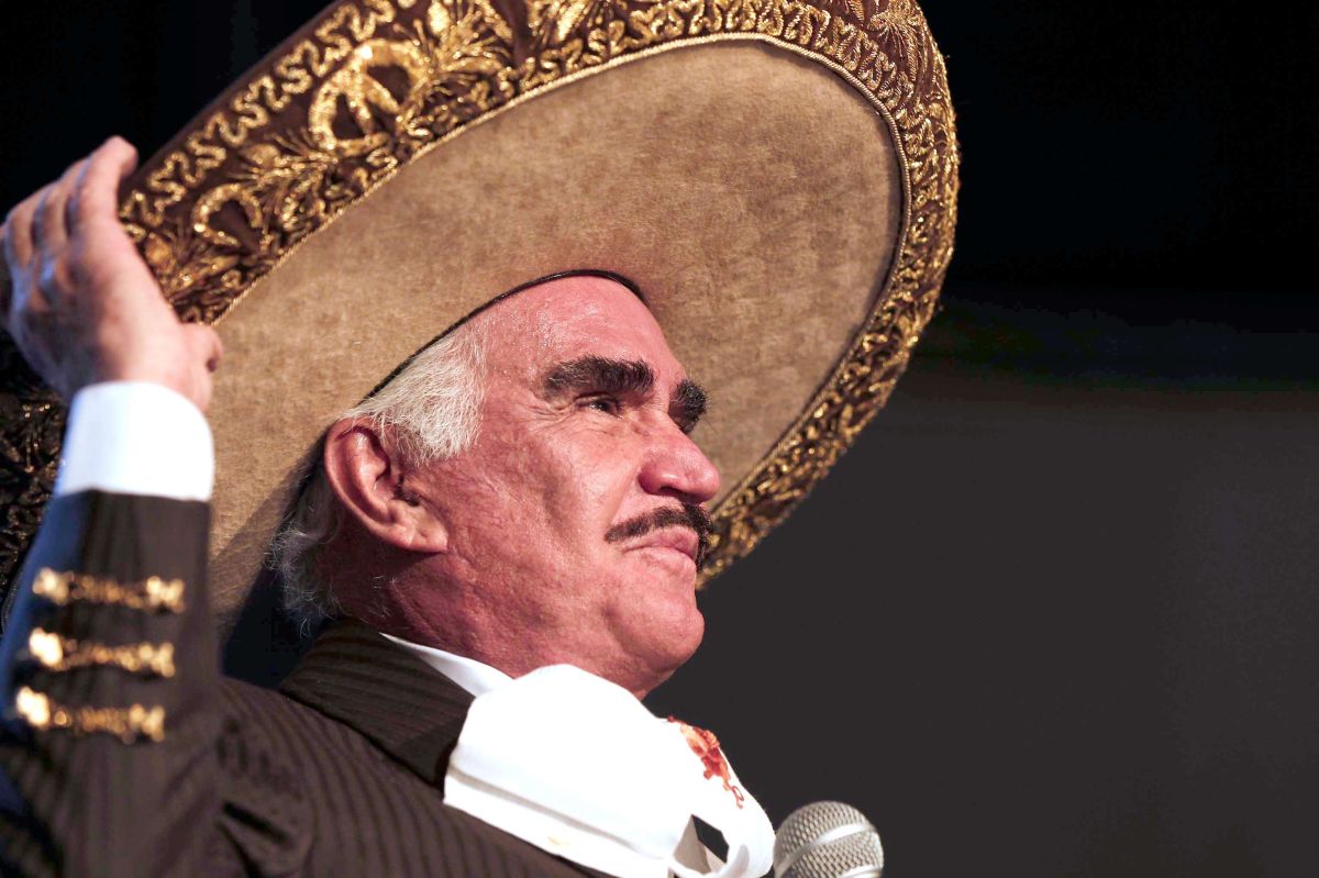 Rompe el silencio la fan a la que Vicente Fernández le tocó el seno