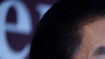 La policía ha dicho que está investigando la causa exacta de su muerte.