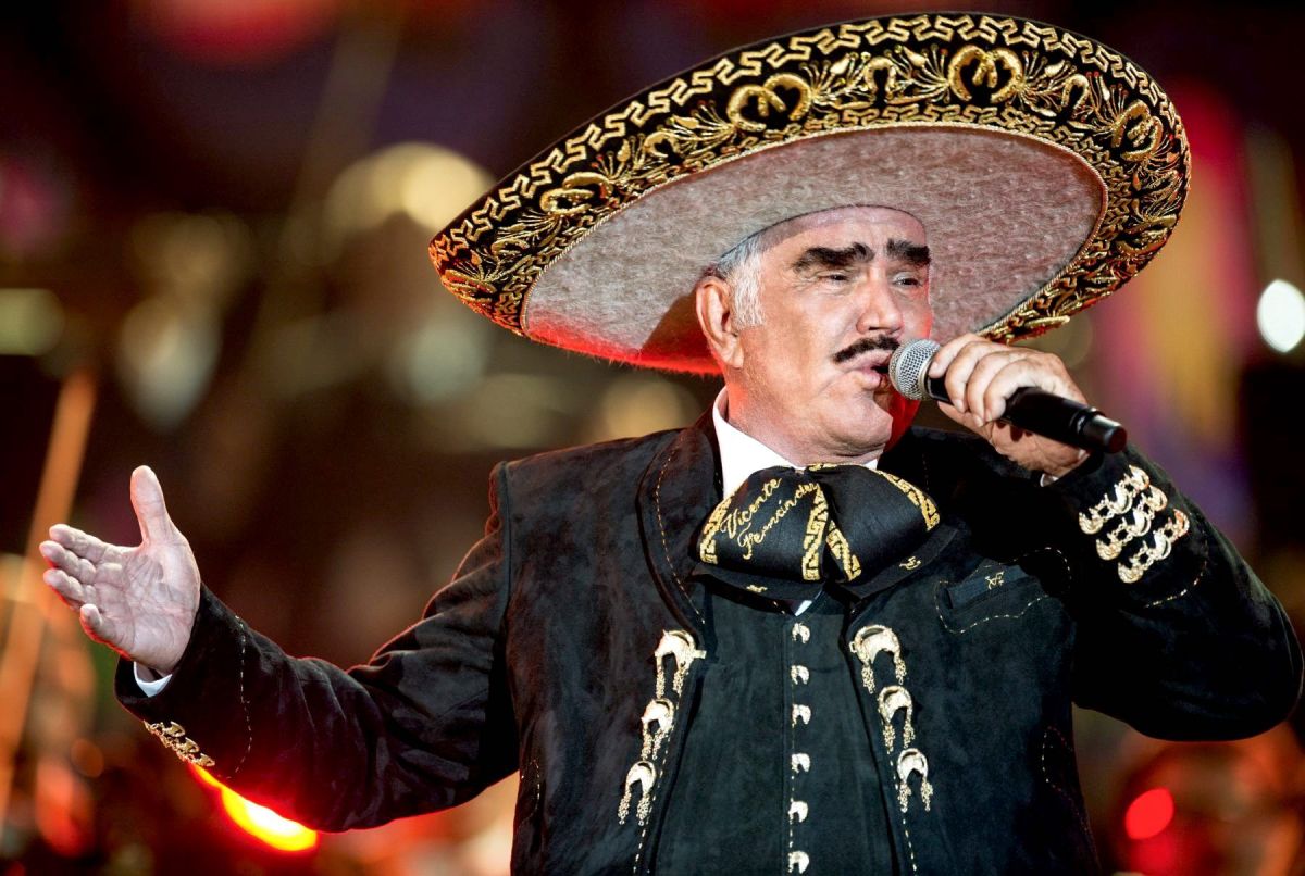 Vicente Fernández’s family sought a second medical opinion where he was reported serious but stable