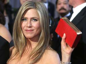 Jennifer Aniston escandaliza las redes por mostrar polémico adorno navideño