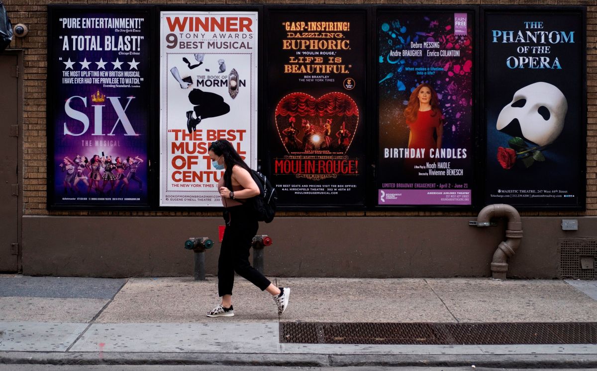 Caminante perdió la vida arrollada por auto de lujo en Broadway, Nueva York