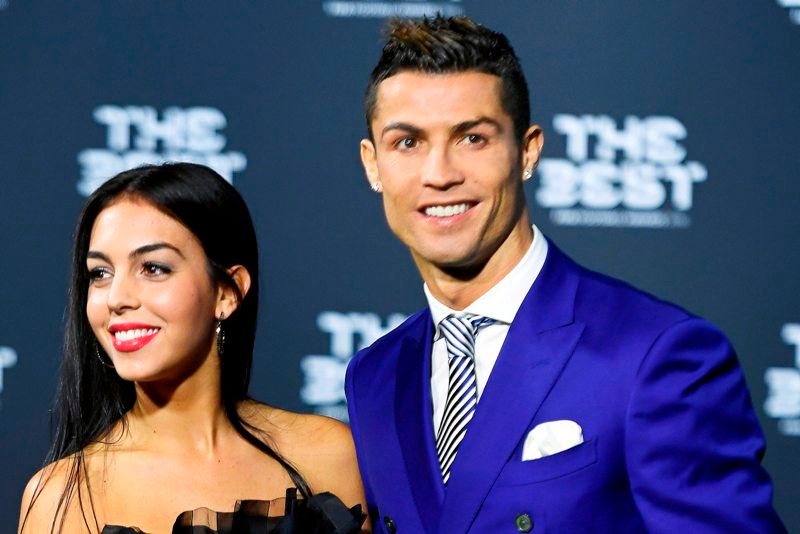 Ronaldo y Georgina Rodríguez presumen cuerpazo en traje en sus vacaciones - El Diario NY