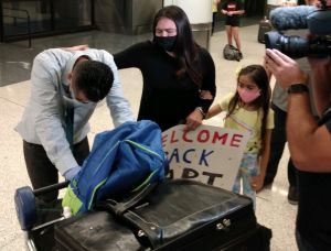 Hispano deportado tras trampa de ICE logra volver a EE.UU.
