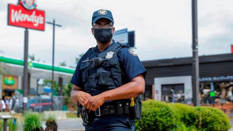 Manifestantes vandalizaron instalaciones de autoridades policiales.