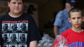 Muchas familias con niños dependen de la ayuda de los bancos de comida.