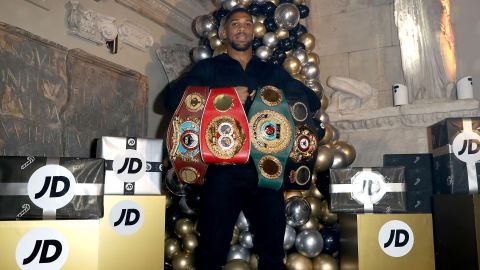 Anthony Josua y Kubrat Pulev en un barco