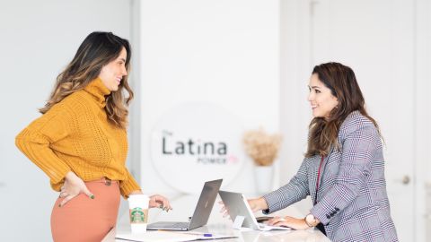 Claudia Ayala a la izquierda y Beatriz Olmedillo son las fundadoras de The Latina Power./Cortes
ía