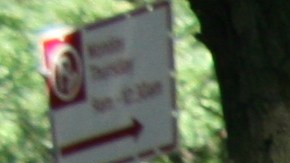 El cubano Joaquín Alvarez este lunes buscaba un sitio para refrescarse.