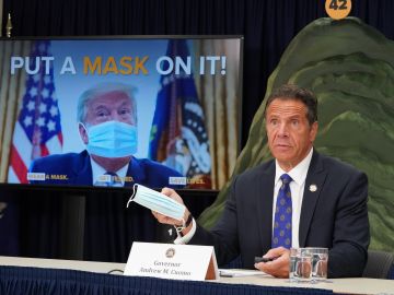 El gobernador Cuomo le insiste a los neoyorquinos a usar máscaras para evitar más contagios.