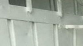 FOTOS: CJNG incendia casas, taller y camioneta por supuesto apoyo al Marro