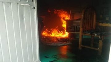 FOTOS: CJNG incendia casas, taller y camioneta por supuesto apoyo al Marro